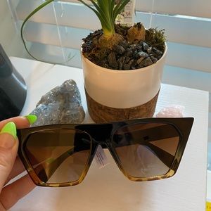 Brand new Fashion Nova ‘Top of the List’ Sunglasses in tortoise